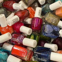 Thumbnail for Surtido de esmaltes de uñas Essie (lote de 50 unidades)