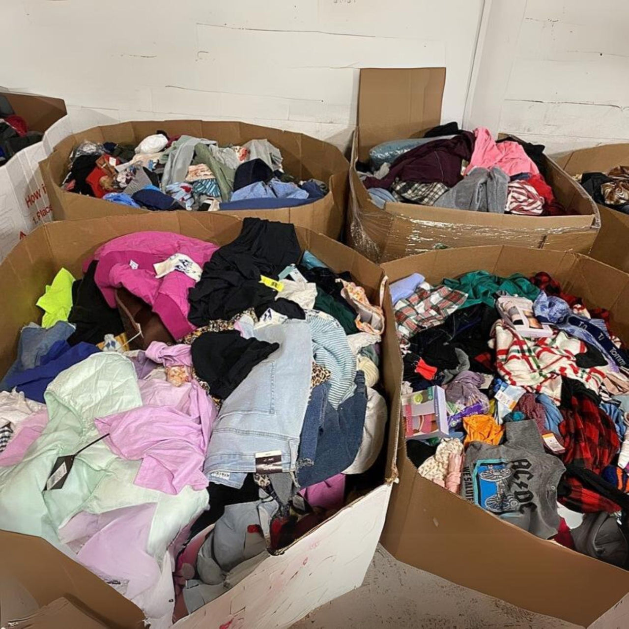 Clothing Loads Mix of Mens, Womens & Kids Returns/Shelf Pulls (26-52 Pallet Per Truck)